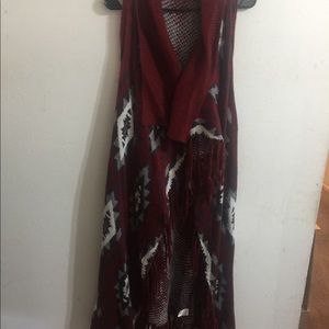 Sleevesless sweater with fringe